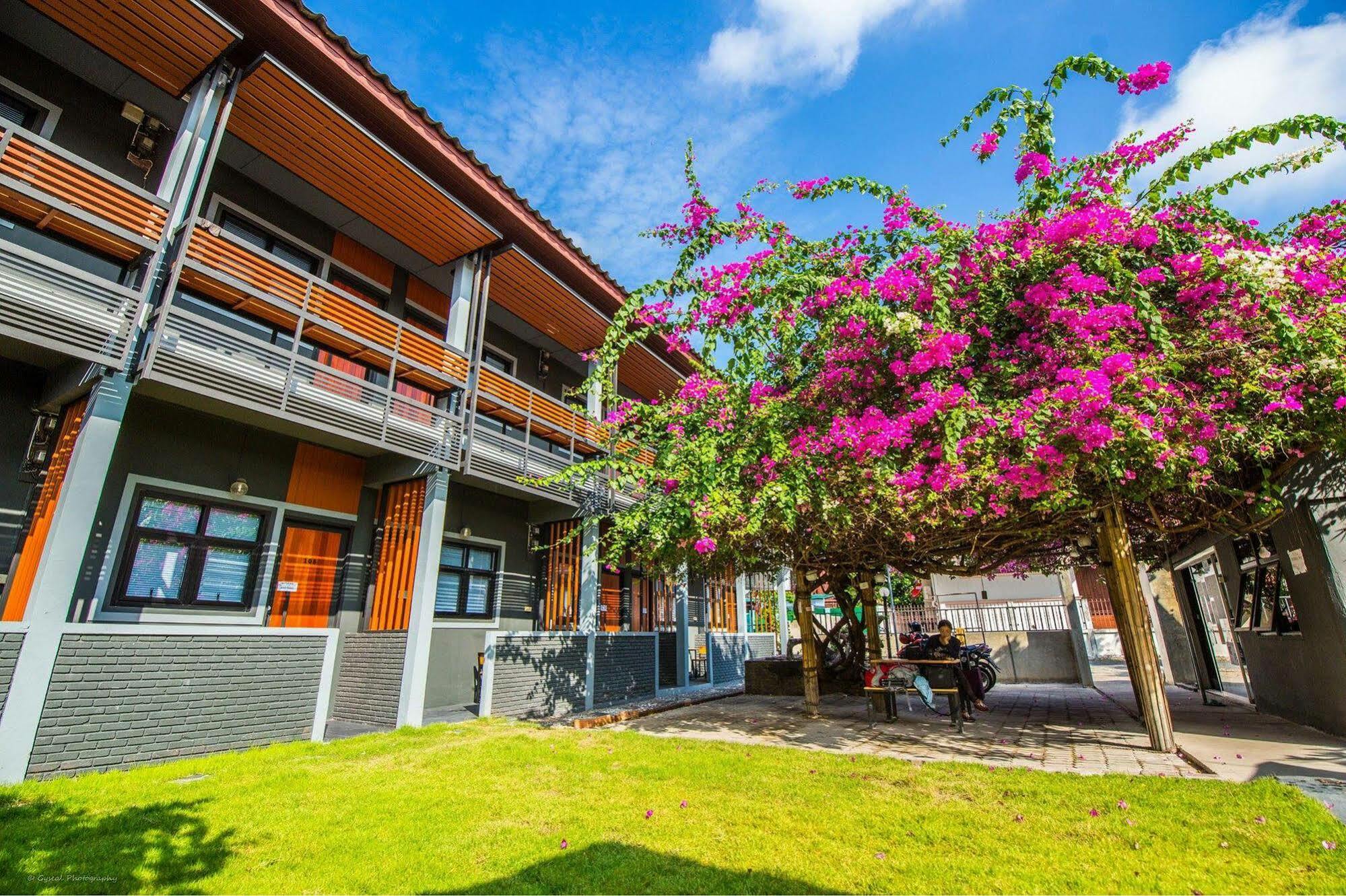 Chiangmai Moli Inn (Adults Only) Chiang Mai Zewnętrze zdjęcie